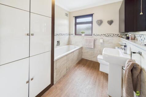 Presented by Clinton Crawford - Ewemove Bexley and