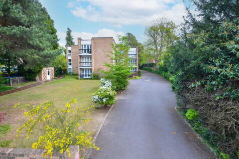 2-bed flat on Bridgewater Road, Weybridge, £1,700/mo