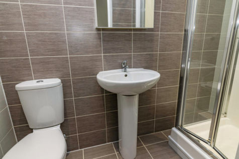 Lord Tennyson // 3 Bed & 3 Bath // Ensuites // August 2027 photo 3