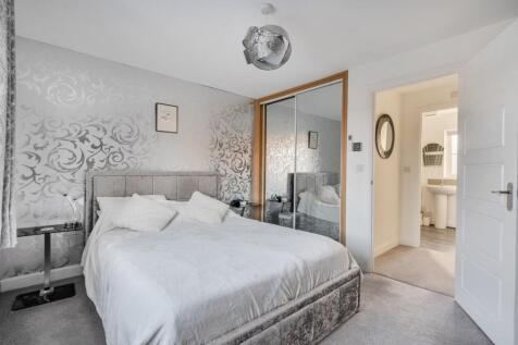 Bedroom and Walk-In Wardrobe