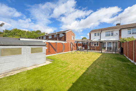 Two-bedroom Semi-detached house in Lower Feltham.