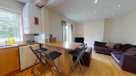 4-bed semi-detached on Winston Mount, Headingley, Leeds, £2,773/mo