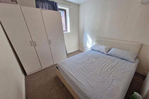 St James Court, Willenhall, Coventry photo 5