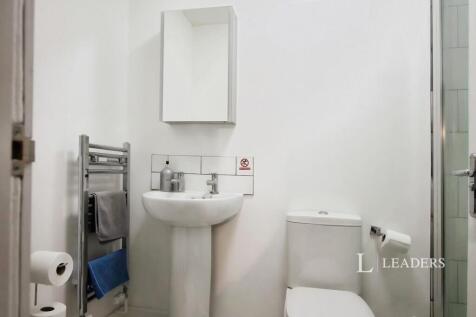 Market Hill, Buckingham, Buckinghamshire, MK18 photo 3