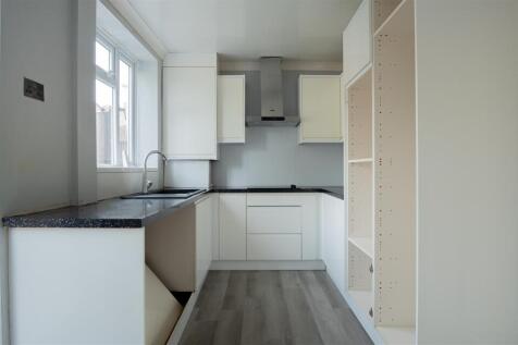 Bletchingley Close, Merstham - Final Images - Ralp