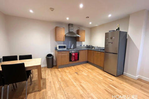 KITCHEN/DINING RO...