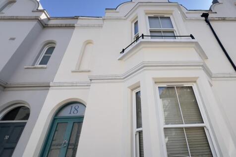 6-bed terraced on 18 Clarendon Avenue. Leamington Spa, CV32 4RY, £5,850/mo