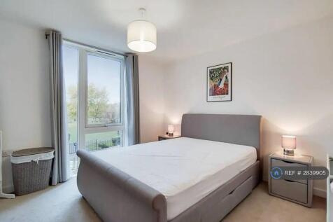 Bedroom With Kingsize Bed