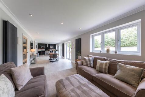 18 Royal Garden-026.jpg