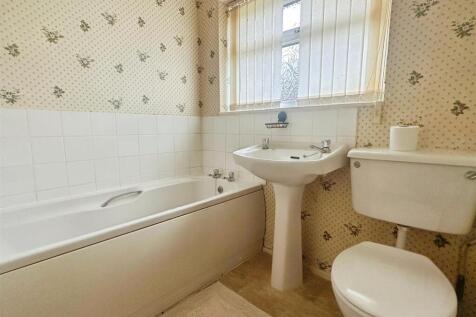 Bathroom.JPG