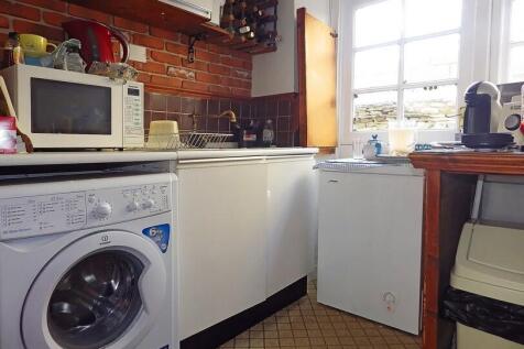 High Street, Witney, Oxfordshire photo 3