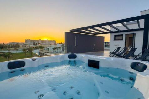 Jacuzzi on Roof...
