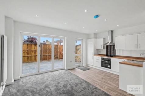 60 high street house with ourdoor area_7.JPG