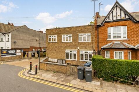1-bed flat on Rosslyn Cresent, Harrow, £700/mo