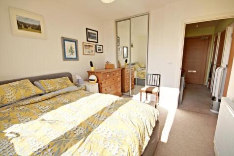 83 Apsley House - Bedroom-hallway