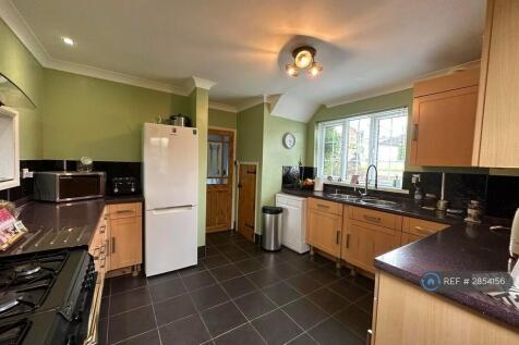 Large Kitchen With Range Cooker