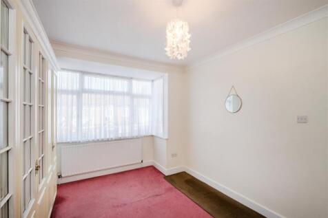 37 Knebworth Avenue-2.jpg