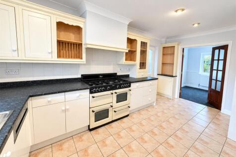 Holmsdale Close, Westcliff-on-Sea, Essex, SS0 photo 3