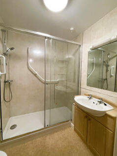 Shower Room b.JPG
