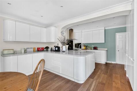 Woodlands Close, Ascot, SL5 photo 4