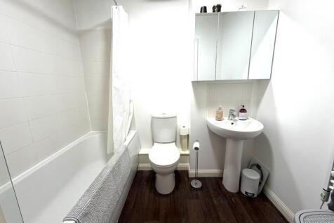 Bathroom.JPG
