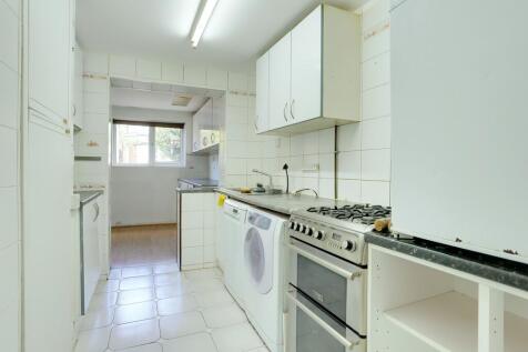 Wauthier Close, Palmers Green, N13 5HU photo 4