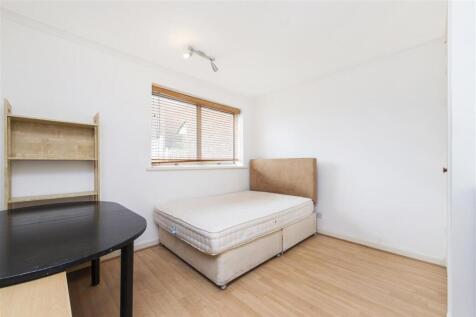 St Mary Le Park Court, Parkgate Road, SW11 photo 4