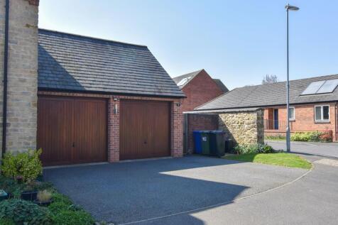 Double Garage &amp; Driveway