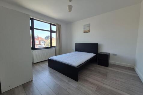 A Well presented First Floor Room to Rent.