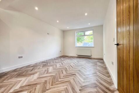 Brackenhall Road, Huddersfield, HD2 photo 5