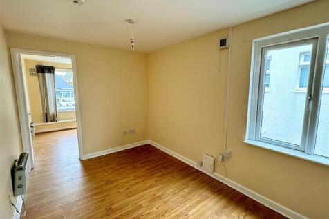 Flat 1, 36 Henver Road Lounge And Kitchen