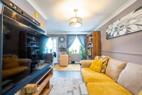 31 Cockleshell Gardens2215.jpg