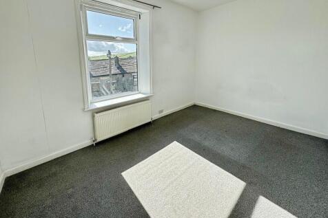 Tong End, Rochdale photo 5
