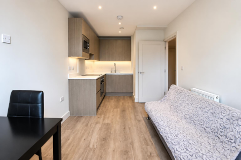 1-bed flat on Lovell House, Uxbridge, £1,295/mo