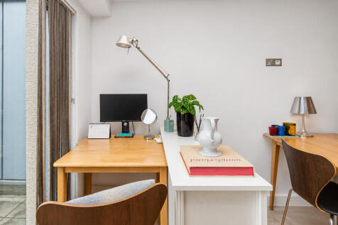 Living Area - Ang...