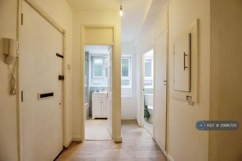 Hallway/Bathroom
