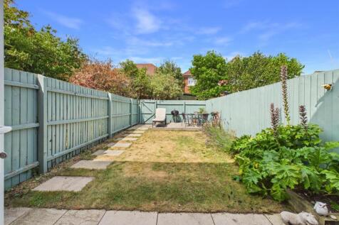 Lingfield Crescent, Stratford-Upon-Avon photo 3