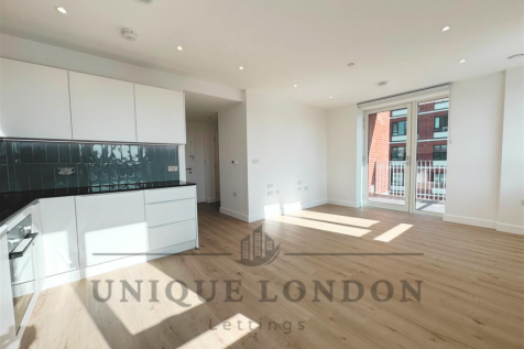 1-bed flat on Hopper House, Pettman Crescent, London, £1,750/mo