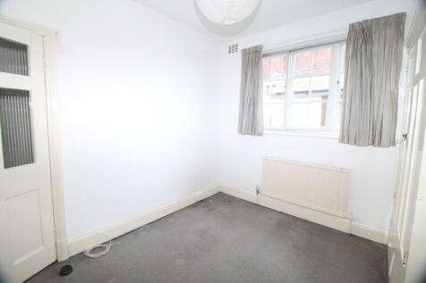 FB5E31AA-621A-400...