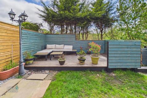 Barnfield Close