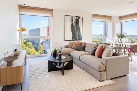 1-bed flat on Bow House, 16 Quay Walk, London, HA0, £2,100/mo