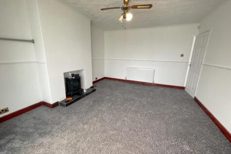 High Moor Crescent, Leeds, LS17 photo 3