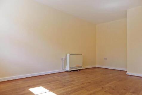 Nymet Court, Aylesbury, Buckinghamshire photo 3