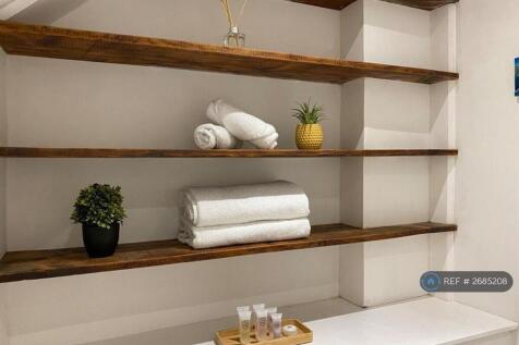 Ensuite Bathroom 1