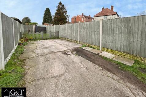 REAR GARDEN / PARKING