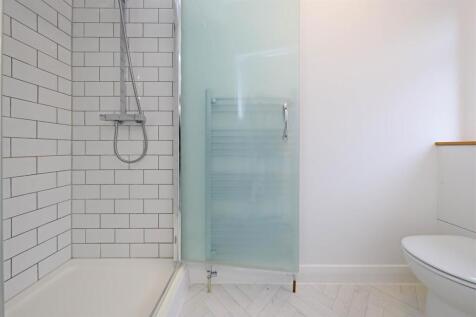 nicholas james neville ave bed ensuite2.jpg