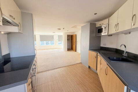George V Avenue, Worthing, BN11 photo 5