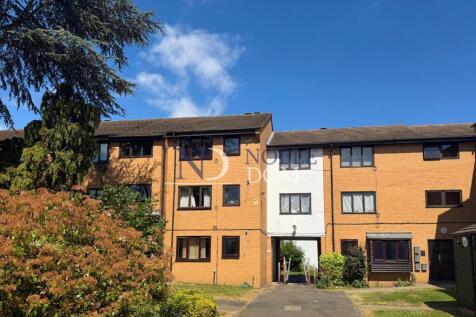 SELF-CONTAINED STUDIO FLAT IN ACTON CENTRAL