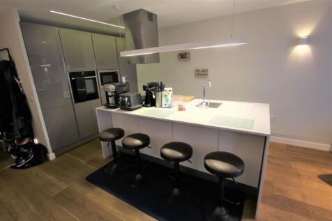 Upper Fourth Street, Milton Keynes, MK9 photo 5