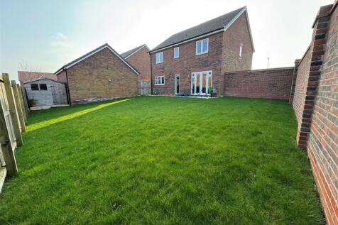 1 Reckitt Drive back garden.jpg